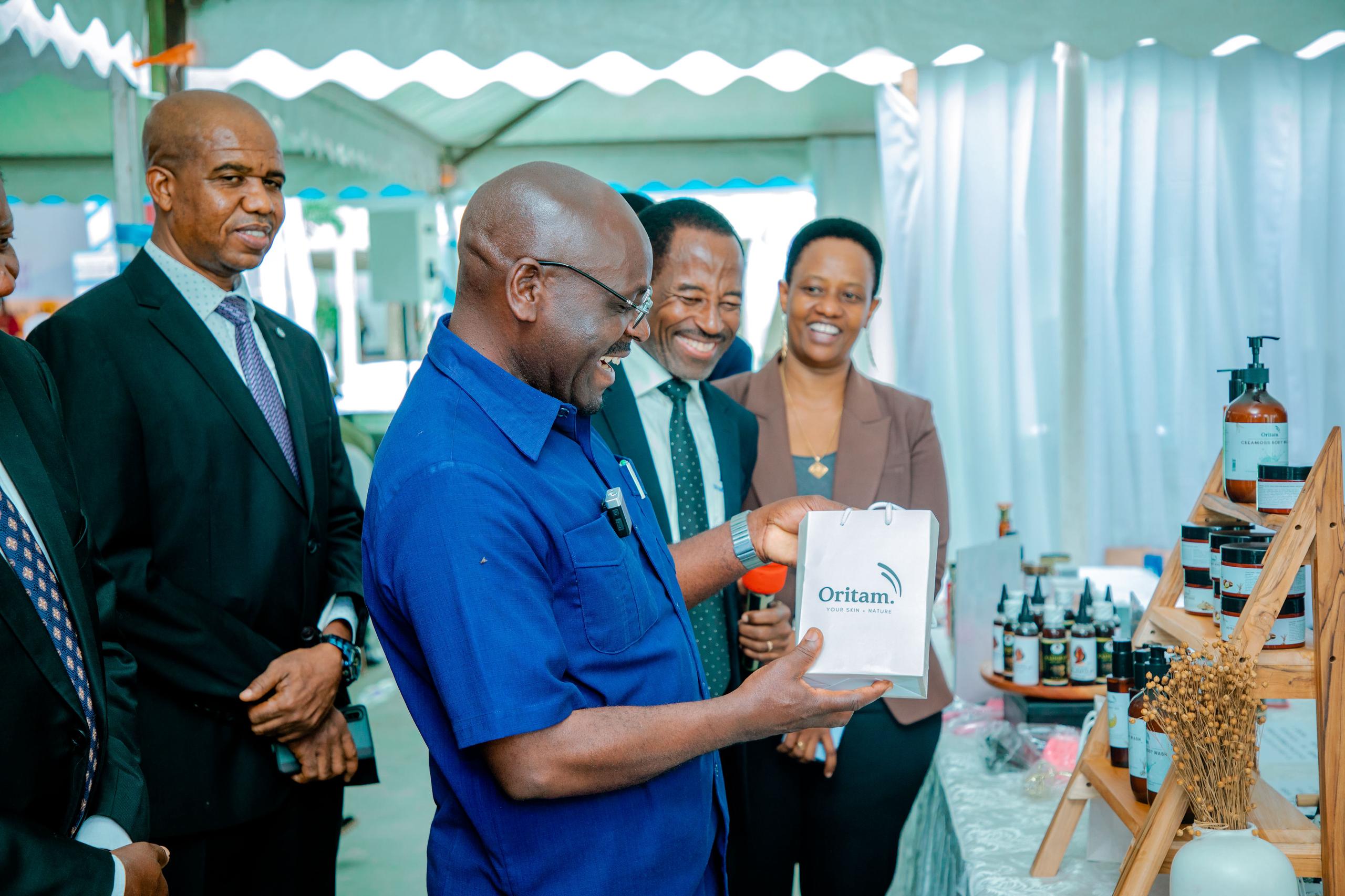 Deputy Minister Visits Booths